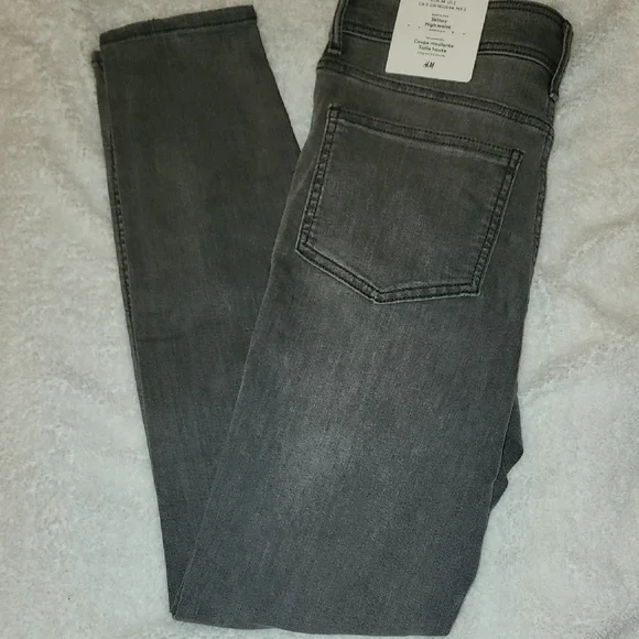 Women's Gray Skinny  Jeans - Picture 3 of 7